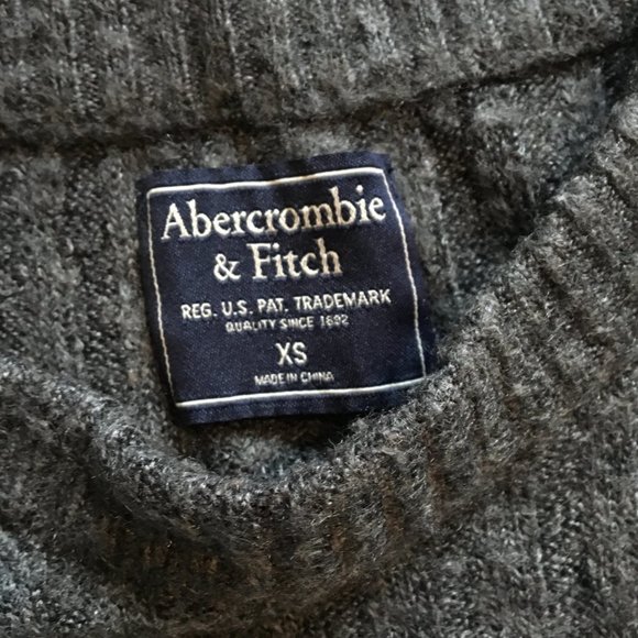 Abercrombie & Fitch Women's Crewneck Sweater - Picture 2 of 3